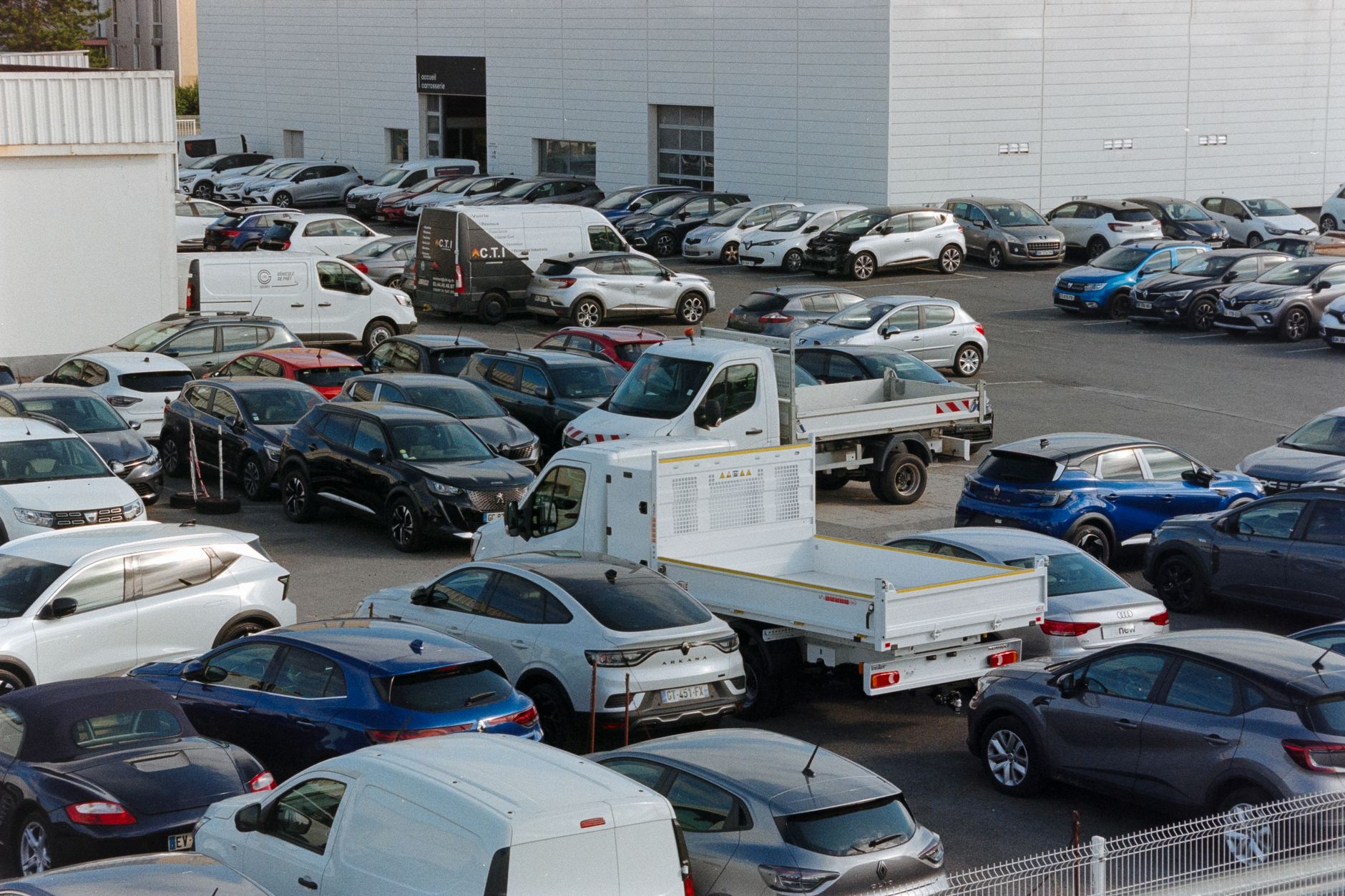 Onde consultar placa de carro: top sites de 2026